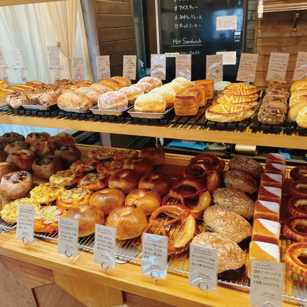 青い生地？北欧のパン？総社市にある「logique（ロジック）」は珍しい