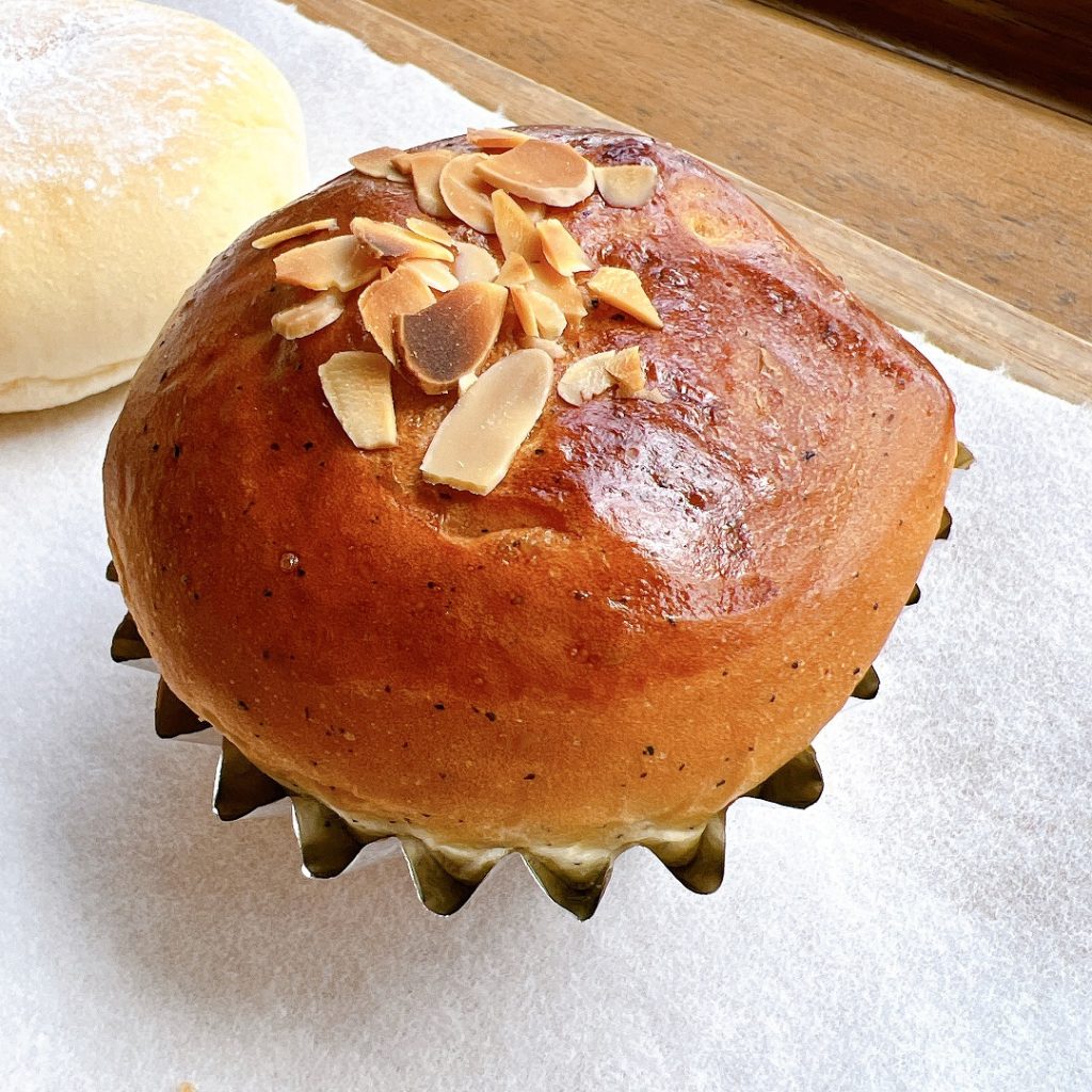 ベーカリーカフェクルールりんごと紅茶のパン